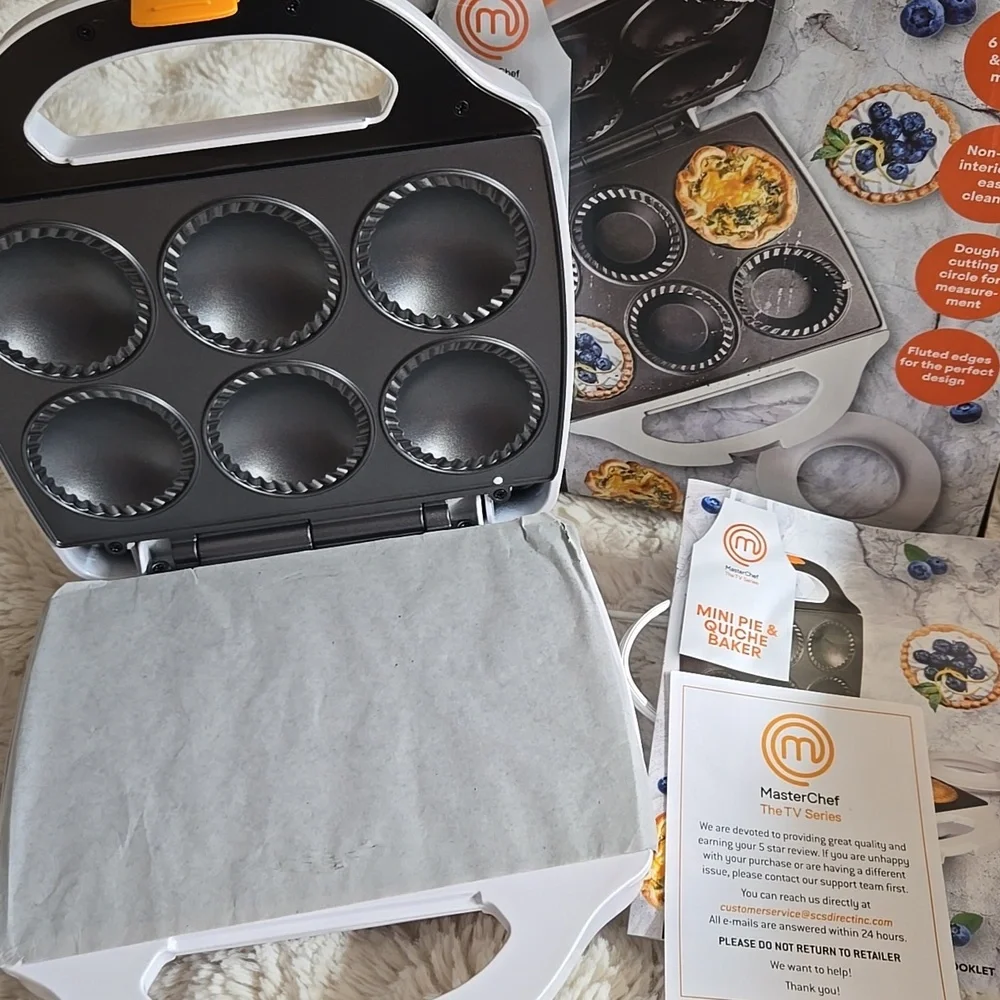MasterChef Mini Pie & Quiche Baker Non Stick W/ Dough Cutter